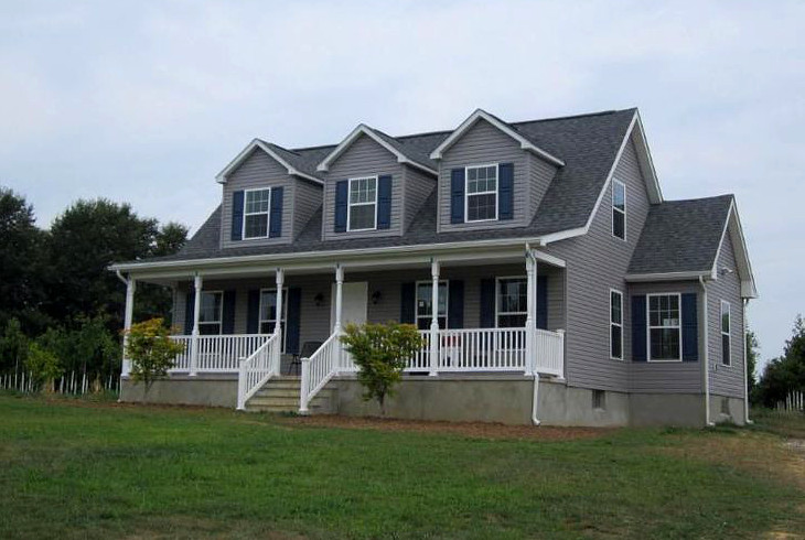 Cape cod symmetrical facade