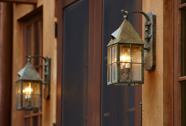 Outdoor lighting fixtures