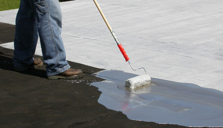 Applying aluminum roof coating