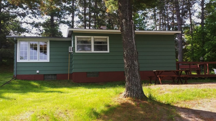 Cabin home near lake