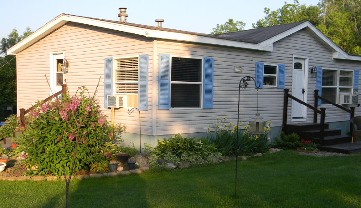 Front lawn of mobile home