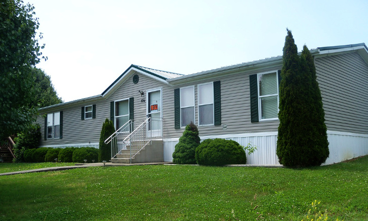 Mobile home front lawn greenery