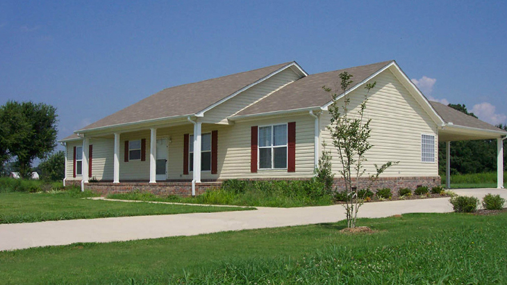 Modular home in white paint