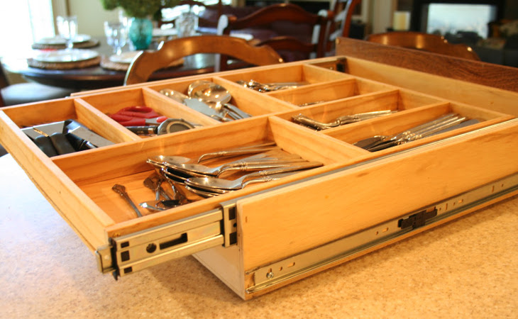 Organized kitchen drawer