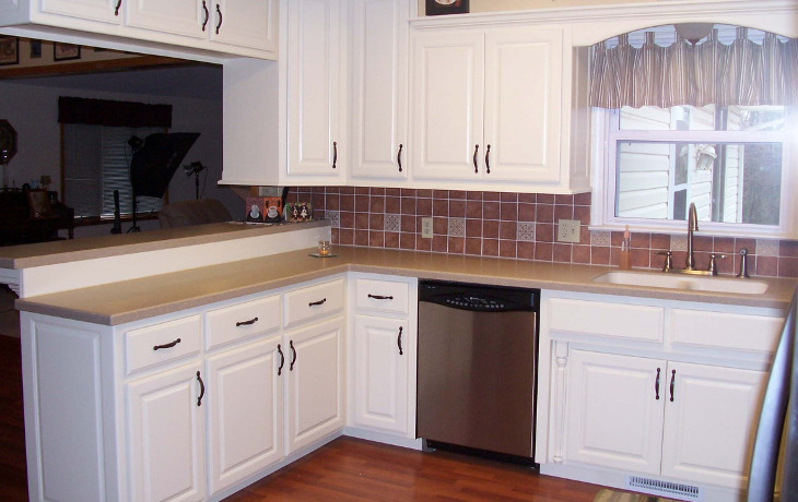 White kitchen cabinets