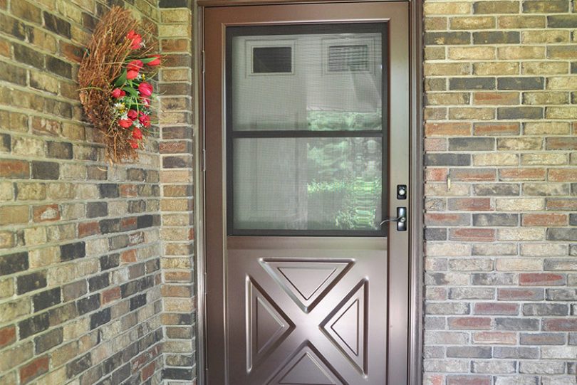 Aluminum storm door