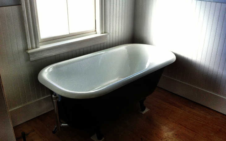 Cast iron bathtub