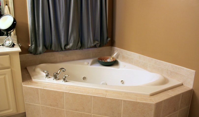 Garden tub for mobile homes