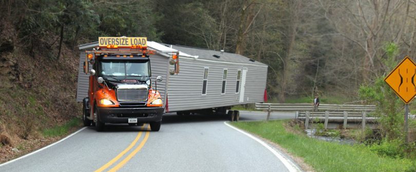 Moving mobile home on hiway