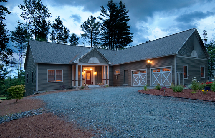 Energy-efficient barn-type home