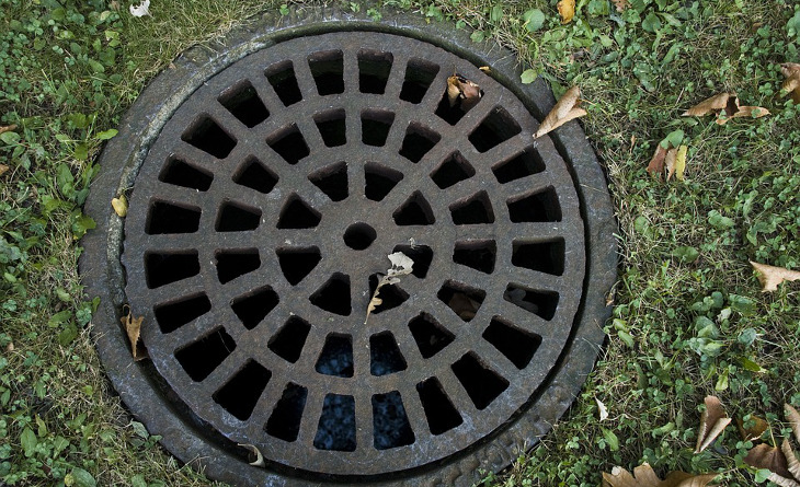 Iron grate sewer cover