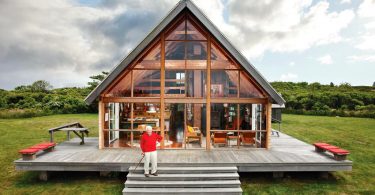 Off the grid prefab home