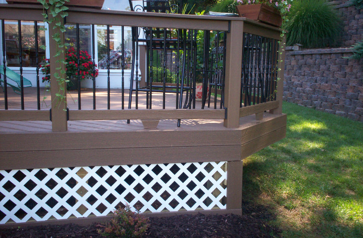 Porch with lattice skirting