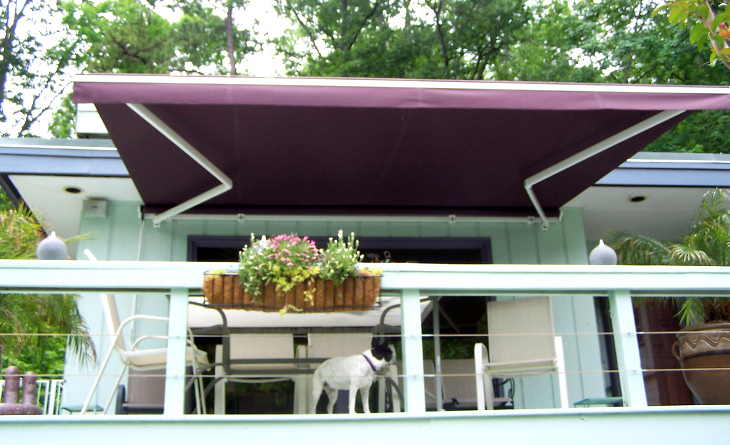 Retractable mobile home awning