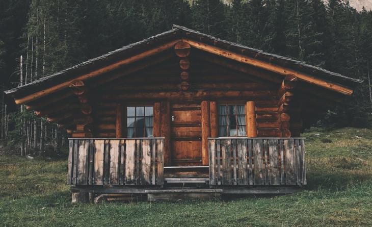 Small modular log cabin