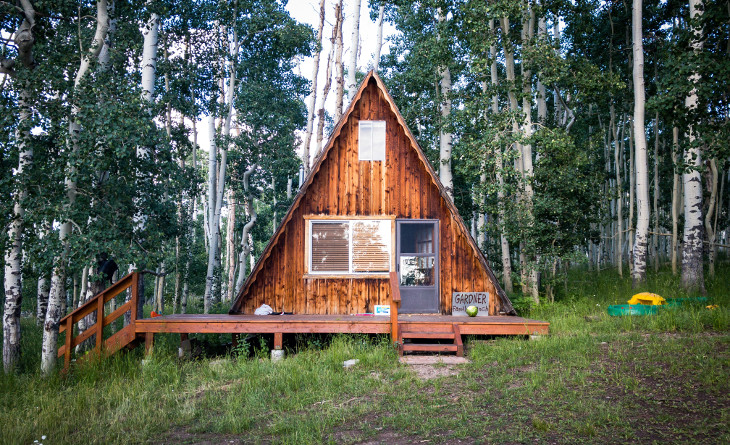 Triangular log cabin